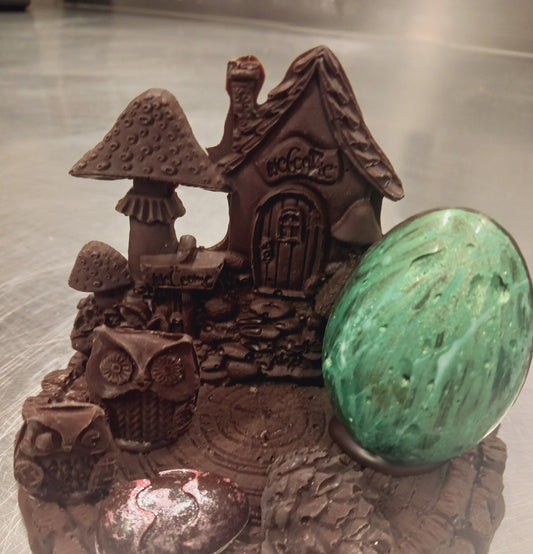 La casa delle fate in cioccolato fondente 65% con ovetto con sorpresa